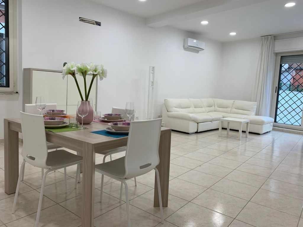 Apartamento Mediterranean House Nettuno Exterior foto
